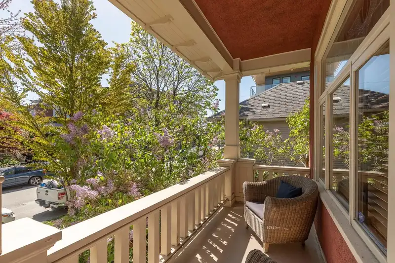 237 E 24TH AVENUE - photo 2 of 35