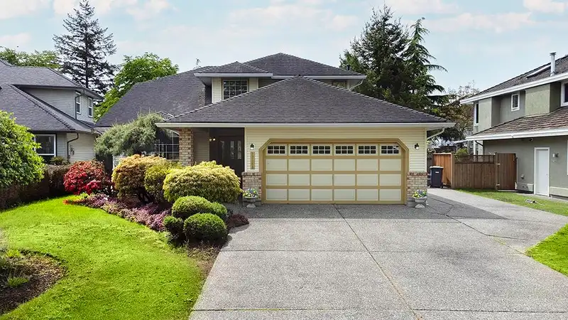 22164 46 AVENUE - photo 2 of 38