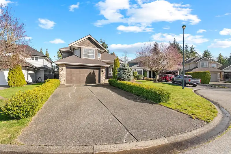 14788 31 AVENUE - photo 3 of 40