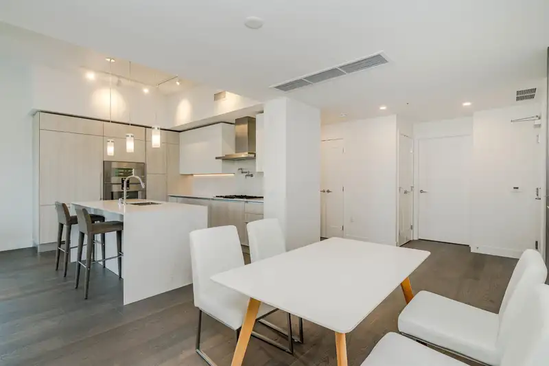 602 477 W 59TH AVENUE - photo 3 of 35