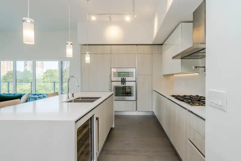 602 477 W 59TH AVENUE - photo 4 of 35