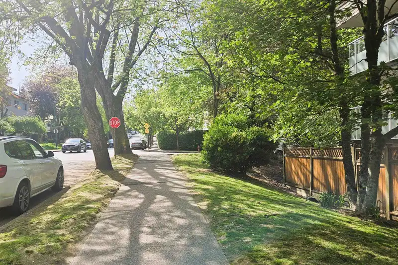 309 825 E 7TH AVENUE - photo 1 of 15