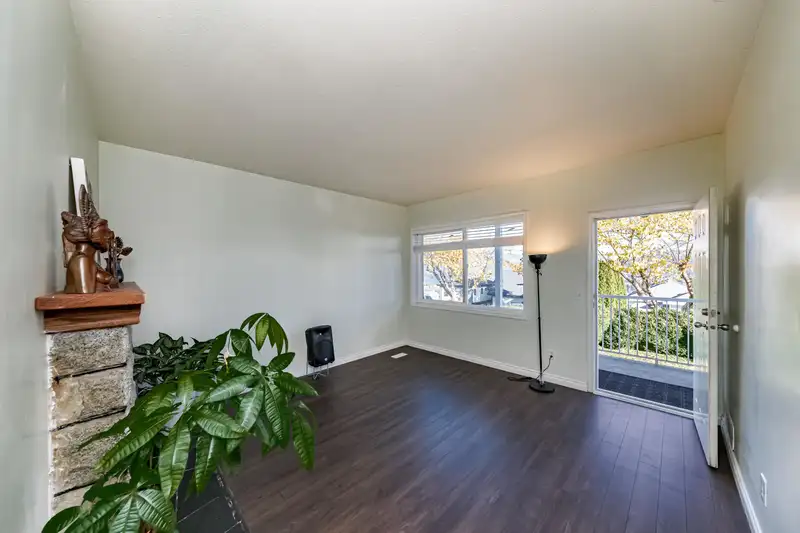 13 ELLESMERE AVENUE - photo 3 of 28