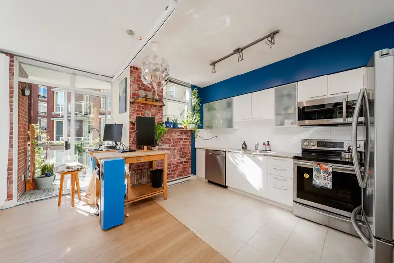 420 4028 KNIGHT STREET - photo 1 of 28