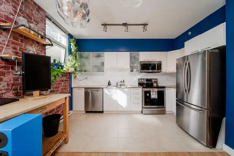 420 4028 KNIGHT STREET - photo 2 of 28