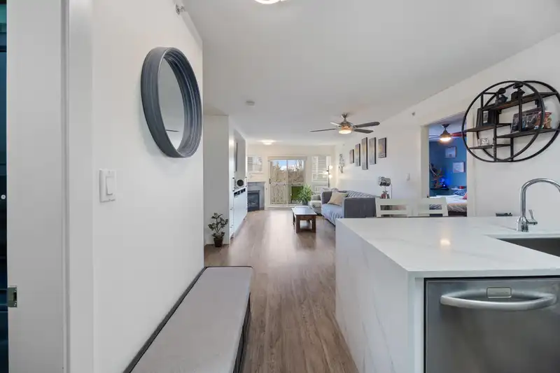 403 20750 DUNCAN WAY - photo 3 of 28
