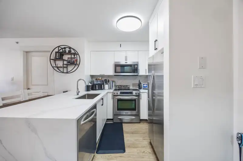 403 20750 DUNCAN WAY - photo 4 of 28