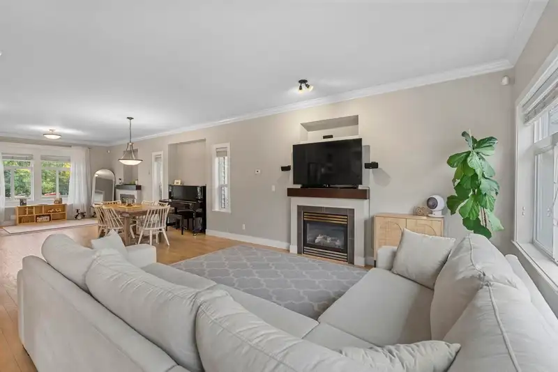 6679 193 STREET - photo 3 of 35