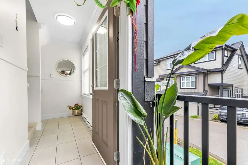 68 6350 142 STREET - photo 4 of 39