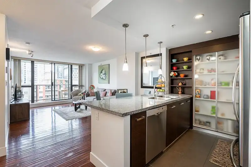 1203 2959 GLEN DRIVE - photo 1 of 30