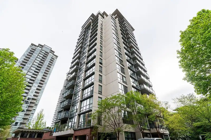1203 2959 GLEN DRIVE - photo 3 of 30