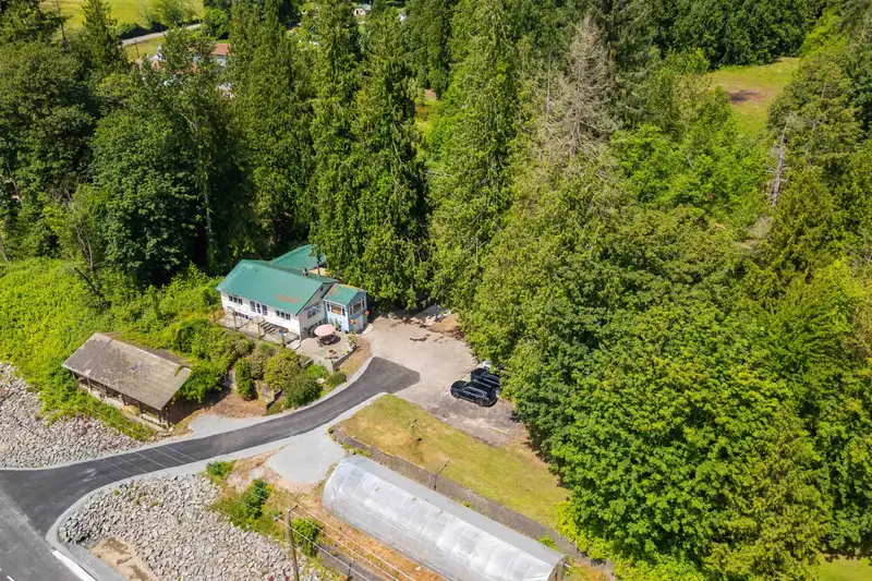 28203 LOUGHEED HIGHWAY - photo 2 of 40
