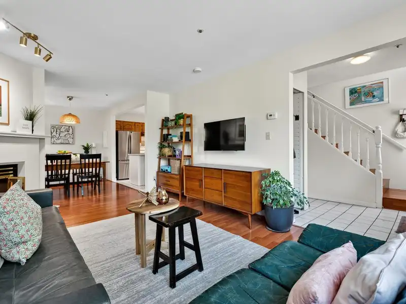 2128 ADANAC STREET - photo 3 of 36