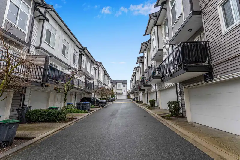 58 5867 129 STREET - photo 1 of 28