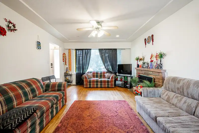 11191 90 AVENUE - photo 4 of 28