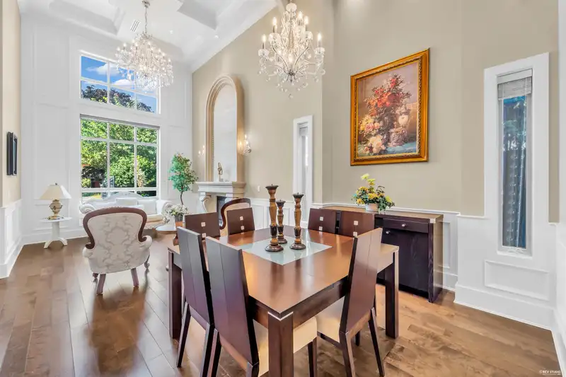 5628 GIBBONS DRIVE - photo 4 of 39