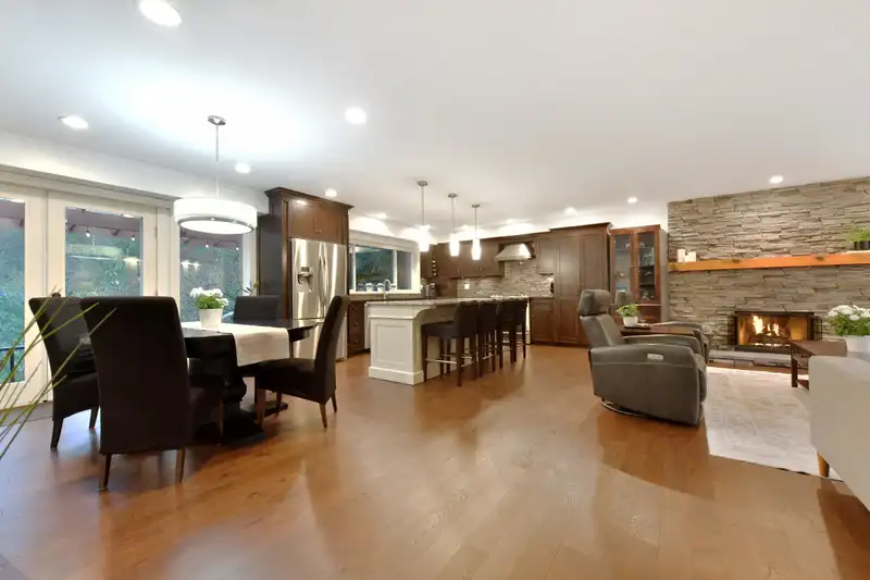 19824 40A AVENUE - photo 3 of 31