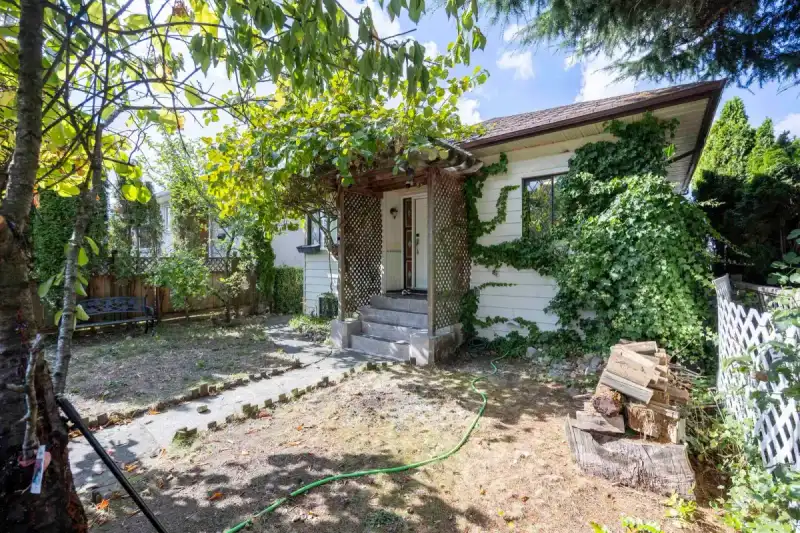4605 RUPERT STREET - photo 1 of 21
