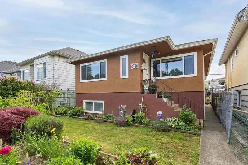 2248 MANNERING AVENUE - photo 2 of 38