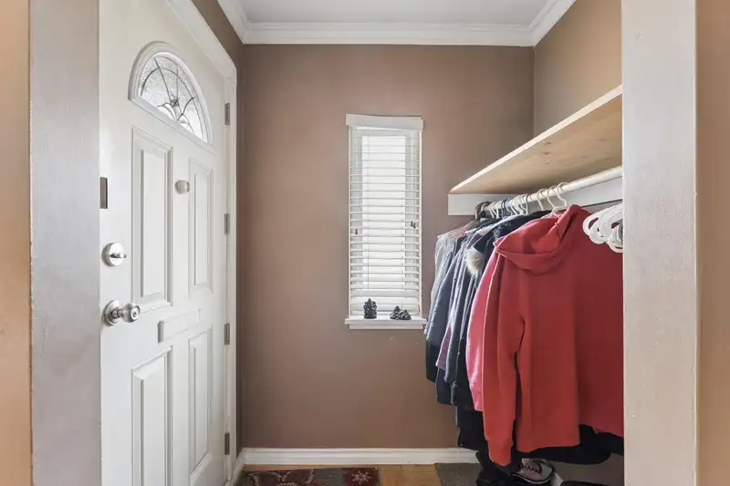 2248 MANNERING AVENUE - photo 3 of 38