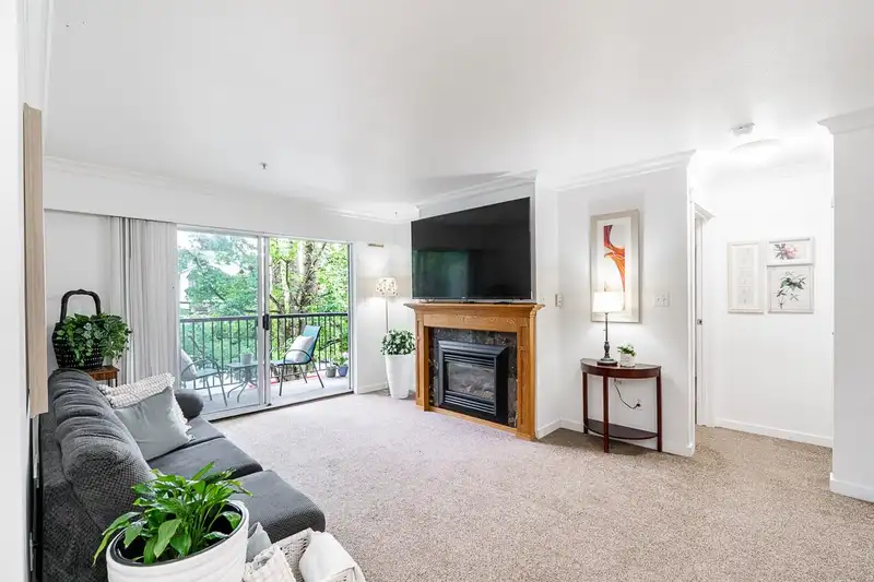 211 20881 56 AVENUE - photo 4 of 28