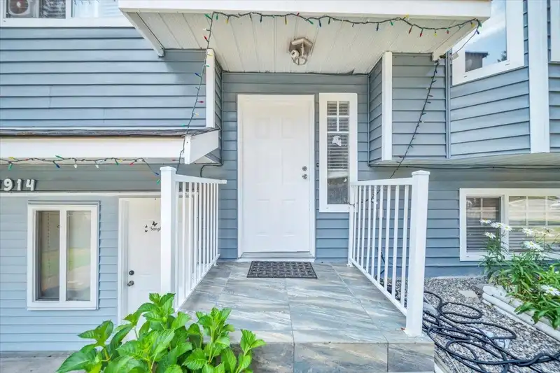 13914 80B AVENUE - photo 3 of 22