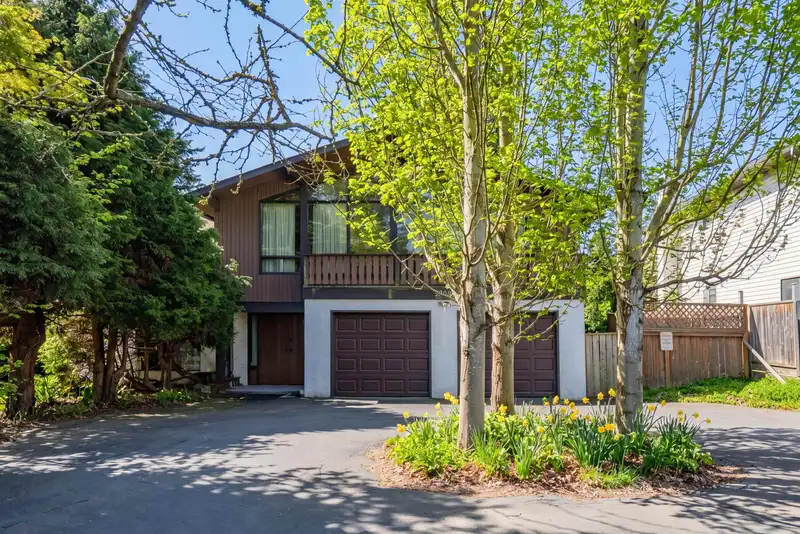 5206 12 AVENUE - photo 1 of 2