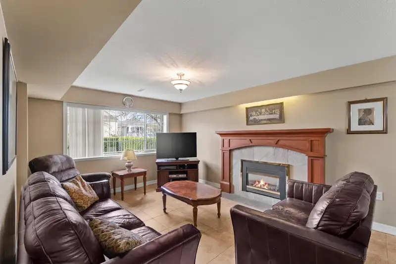 2663 DUNDAS STREET - photo 4 of 30