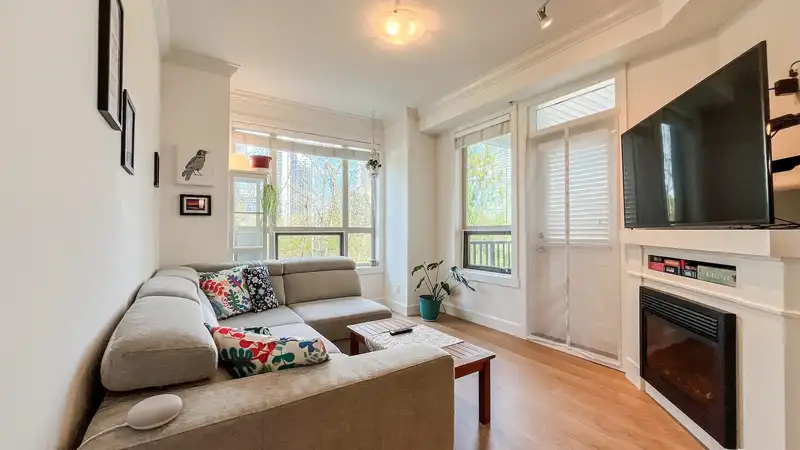 301 13897 FRASER HIGHWAY - photo 2 of 16