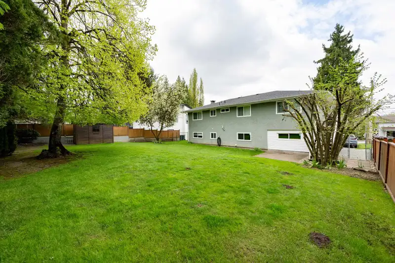 1448 HELEN DRIVE - photo 2 of 37