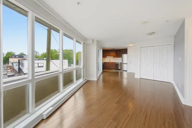 201 4338 COMMERCIAL STREET - photo 3 of 33
