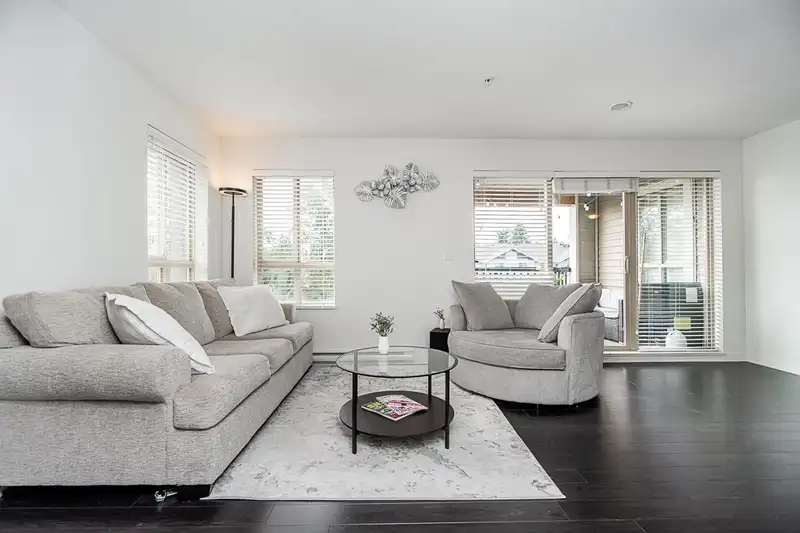 321 21009 56 AVENUE - photo 1 of 24