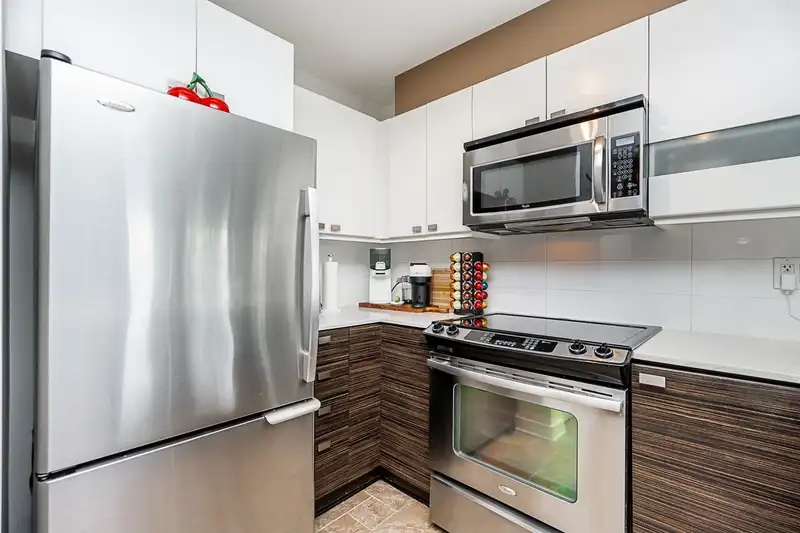 321 21009 56 AVENUE - photo 3 of 24