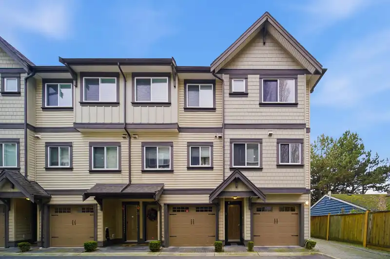 11 10999 STEVESTON HIGHWAY - photo 1 of 21