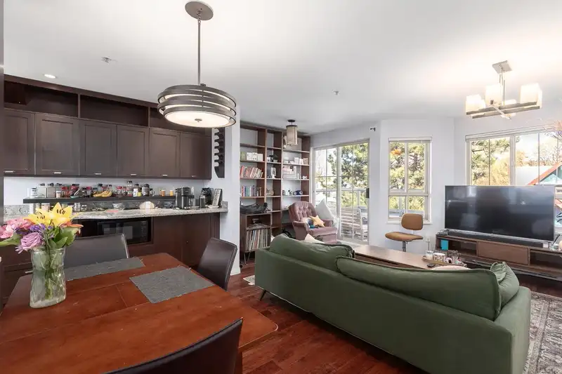 34 2375 W BROADWAY - photo 3 of 24