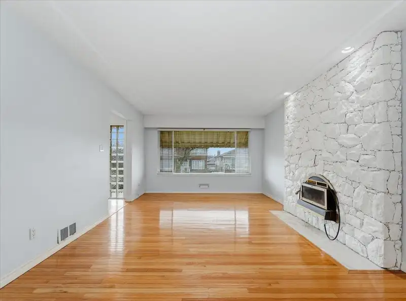 4009 UNION STREET - photo 2 of 19