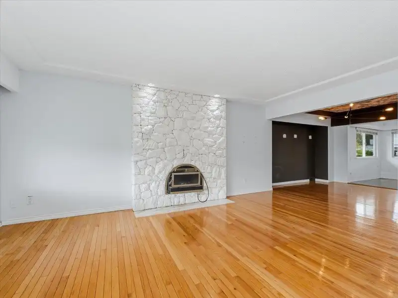 4009 UNION STREET - photo 3 of 19