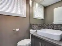 3 115 W QUEENS ROAD - thumbnail 9