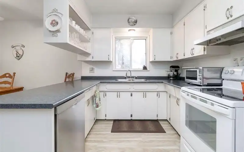 3062 WELLINGTON STREET - photo 1 of 18
