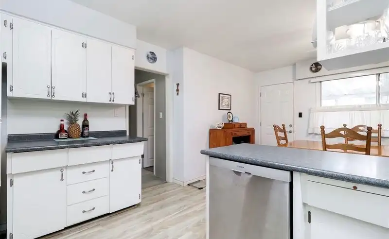 3062 WELLINGTON STREET - photo 2 of 18