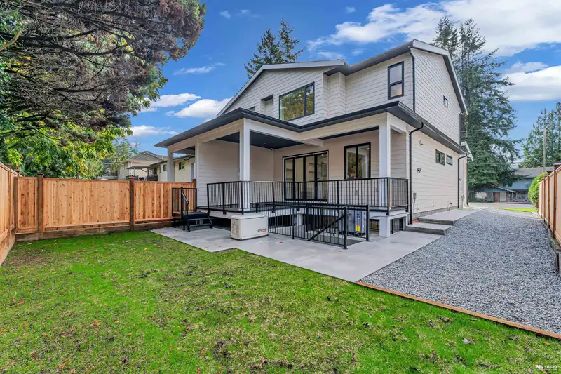 11739 80 AVENUE - photo 2 of 25