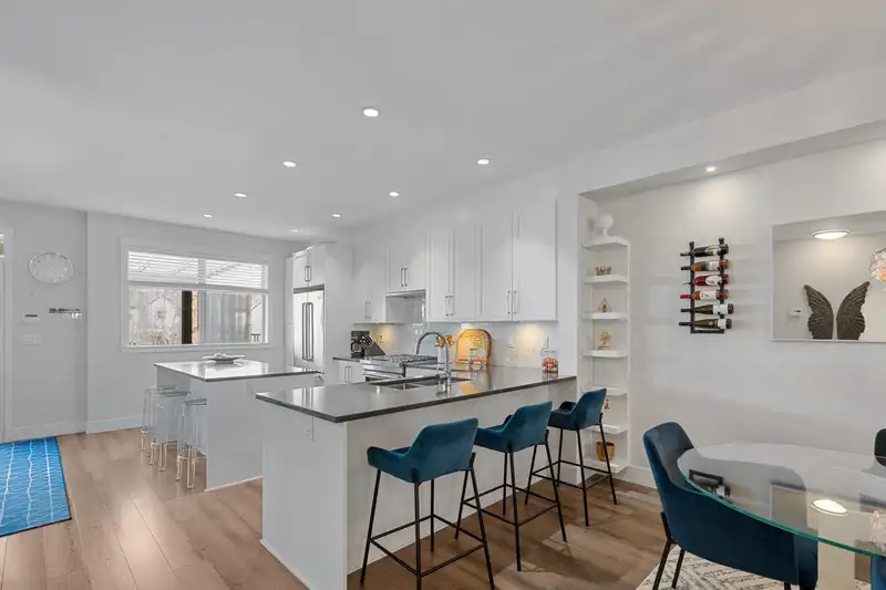 16447 24 AVENUE - photo 4 of 33