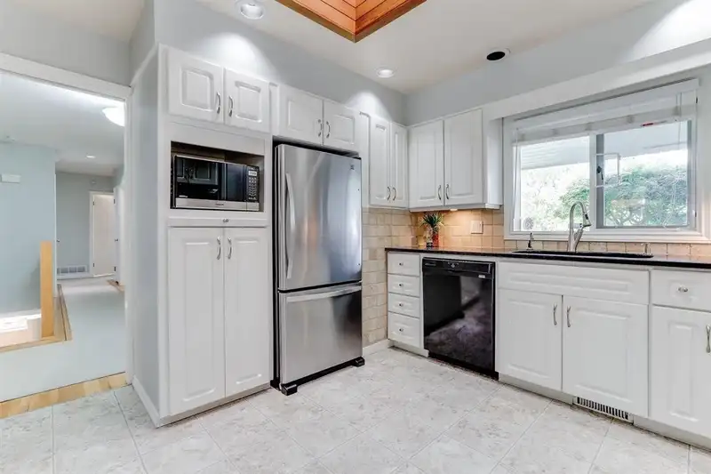 4652 WESLEY DRIVE - photo 4 of 30