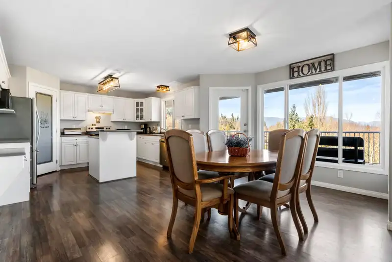 46286 VALLEYVIEW ROAD - photo 3 of 40