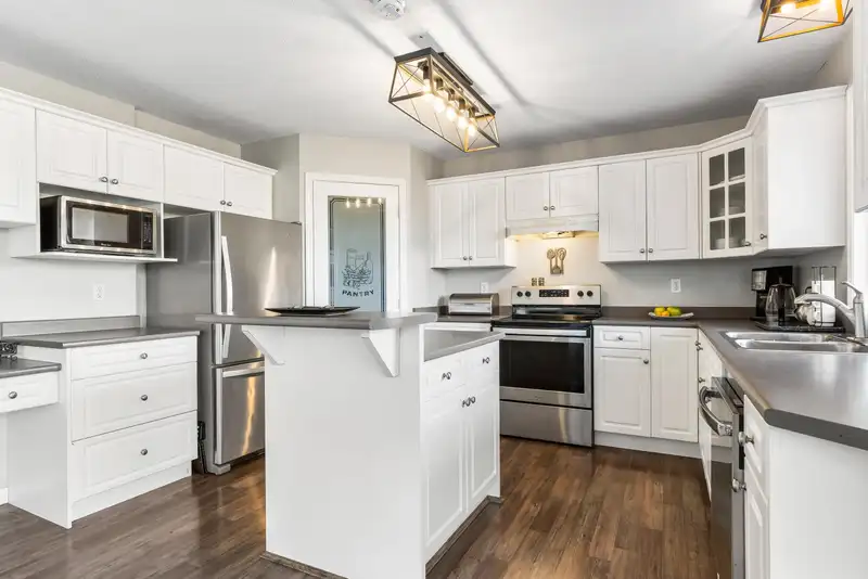 46286 VALLEYVIEW ROAD - photo 4 of 40