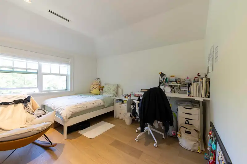 2 1310 W KING EDWARD AVENUE - photo 4 of 12