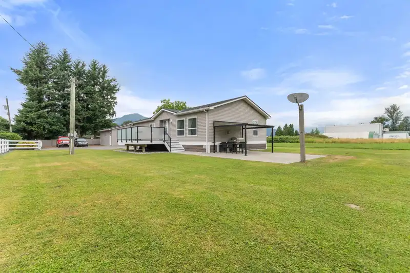 41725 HARE AVENUE - photo 4 of 36