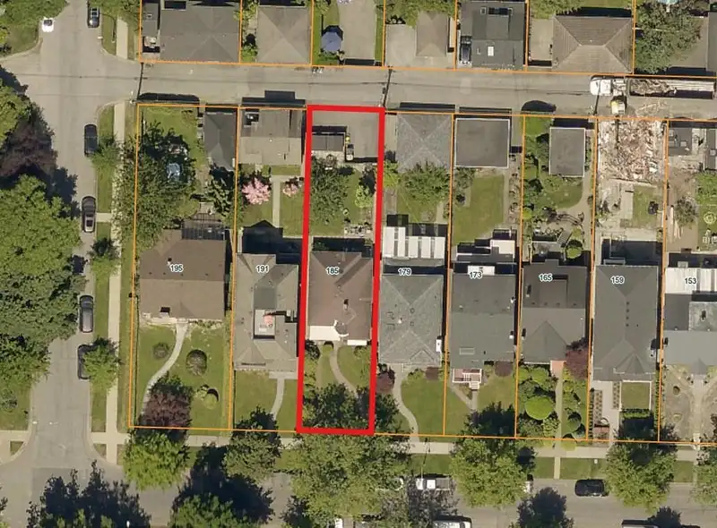 185 W 23RD AVENUE - photo 3 of 5