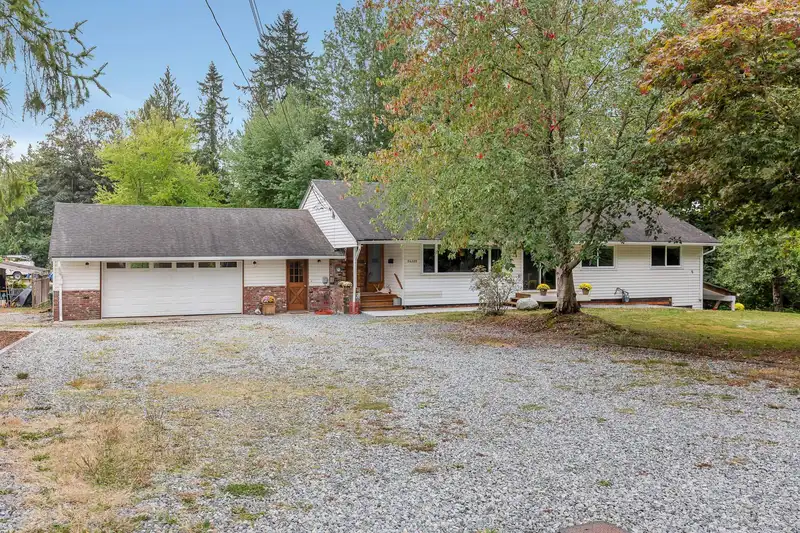 24320 116 AVENUE - photo 1 of 40