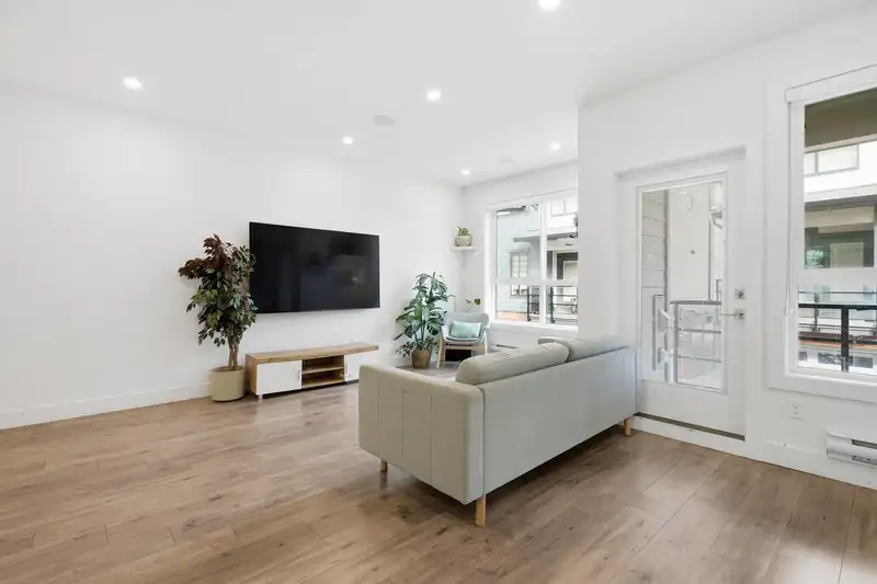 30 7177 194A STREET - photo 2 of 34